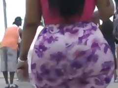 Big fat jiggly ass in leggings